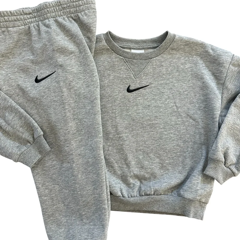 Nike Heather Gray Crewneck Sweatshirt & Jogger Pants Size 6 - Picture 2 of 3